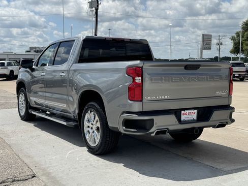 Used 2024 Chevrolet Silverado 1500 High Country w/ Technology Package AWD/4WD image 8