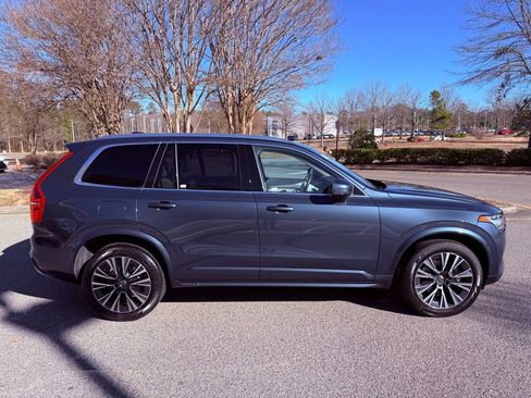 Used 2022 Volvo XC90 T5 Momentum w/ Climate Package image 16