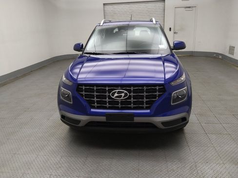 Used 2025 Hyundai Venue SEL image 15