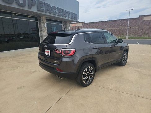 Used 2022 Jeep Compass Limited image 6