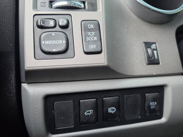Used 2012 Toyota Sequoia Limited AWD/4WD image 31