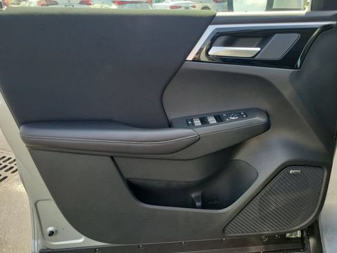 Used 2026 Mitsubishi Outlander ES FWD image 13