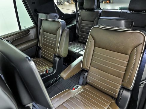 Used 2025 GMC Yukon Denali Ultimate w/ LPO, Floor Liner Package AWD/4WD image 17