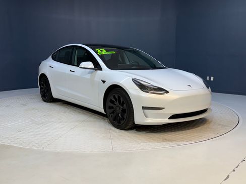 Used 2023 Tesla Model 3 Standard Range image 6