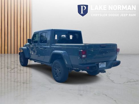 New 2025 Jeep Gladiator Sport image 7