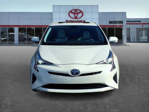 Used 2018 Toyota Prius Four image 2