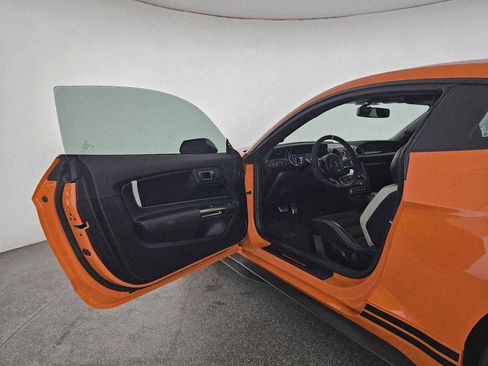 Used 2020 Ford Mustang Shelby GT500 w/ Technology Package image 17