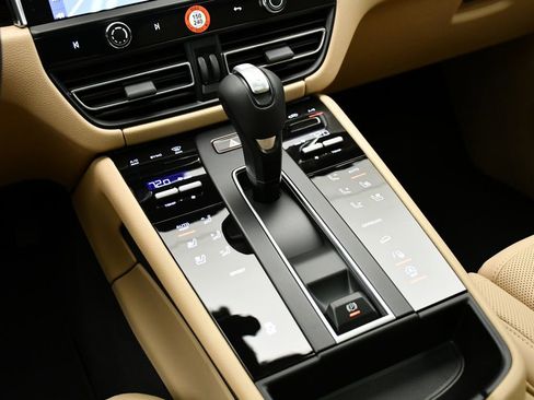 Used 2025 Porsche Macan image 31