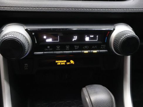 Used 2021 Toyota RAV4 LE image 23