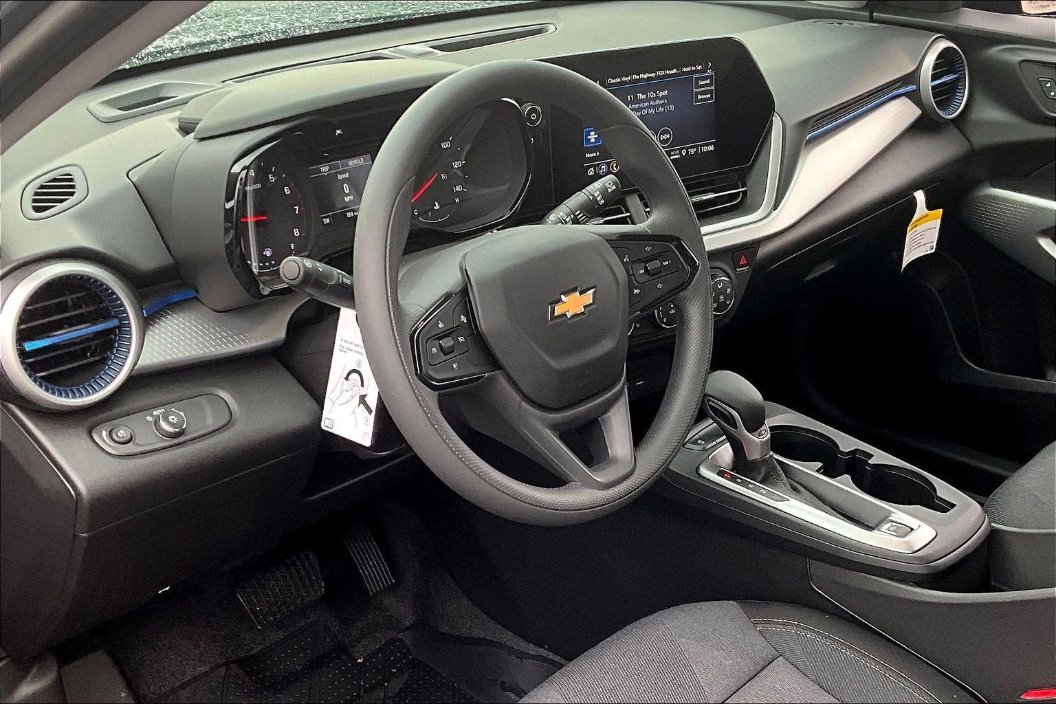 New 2026 Chevrolet Trax LS w/ LS Convenience Package FWD image 6