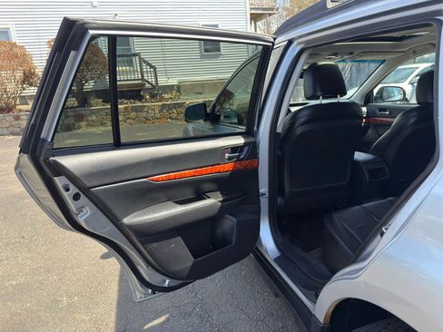 Used 2012 Subaru Outback 3.6R Limited w/ Moonroof Pkg AWD/4WD image 16