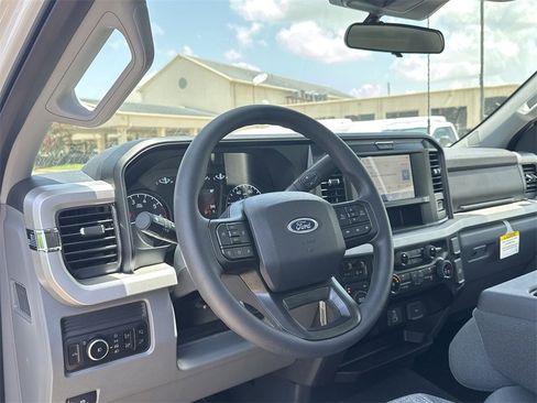 New 2025 Ford F350 XLT w/ FX4 Off-Road Package image 24