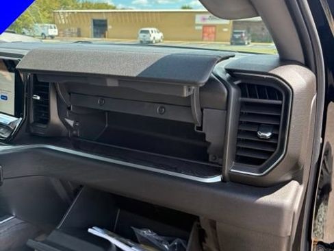 Used 2025 Chevrolet Silverado 1500 LTZ AWD/4WD image 34