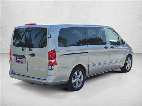 Used 2018 Mercedes-Benz Metris Passenger image 5