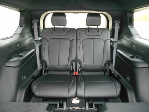 New 2026 Jeep Grand Cherokee L Limited AWD/4WD image 8