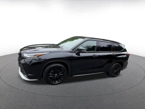 Used 2025 Toyota Highlander XSE AWD/4WD image 6
