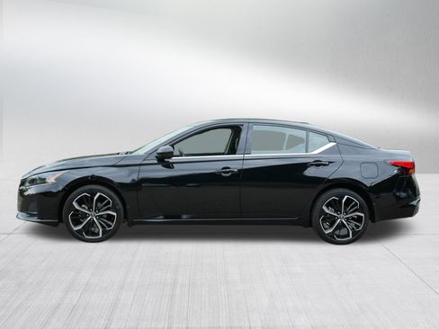 Certified 2024 Nissan Altima 2.5 SR w/ SR Premium Package AWD/4WD image 4