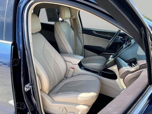 Used 2017 Lincoln MKC Reserve FWD image 9