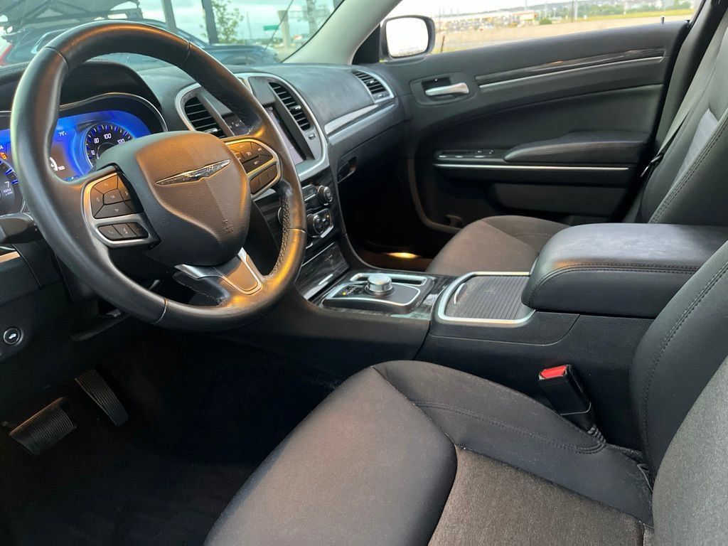 Used 2020 Chrysler 300 Touring w/ Chrome Appearance Package RWD image 17