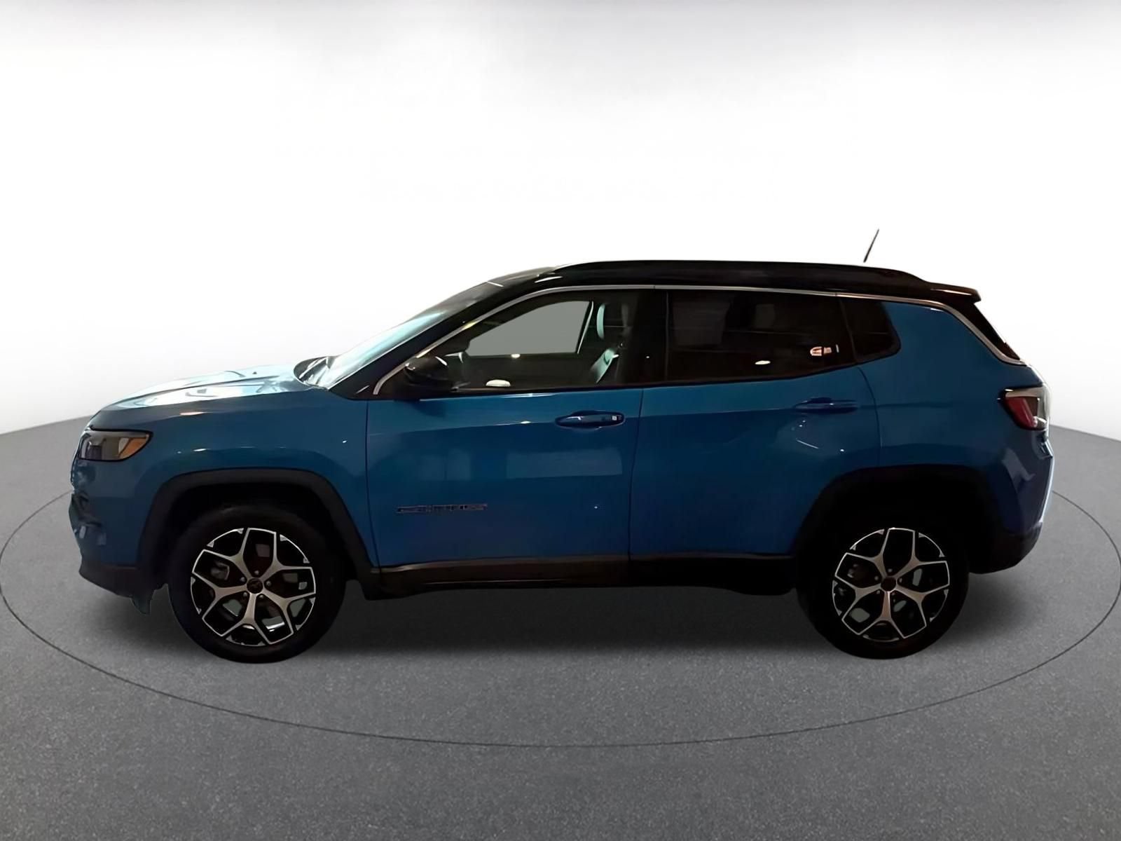 Used 2025 Jeep Compass Limited AWD/4WD image 8