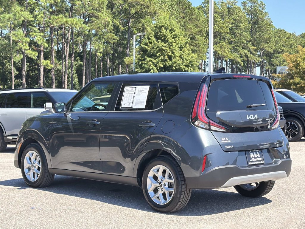 Used 2025 Kia Soul LX w/ LX Technology Package FWD image 6