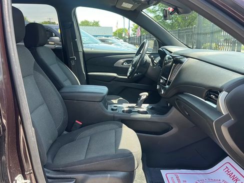 Used 2022 Chevrolet Traverse LT FWD image 19