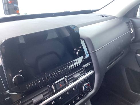 Used 2022 Nissan Pathfinder SL AWD/4WD image 17
