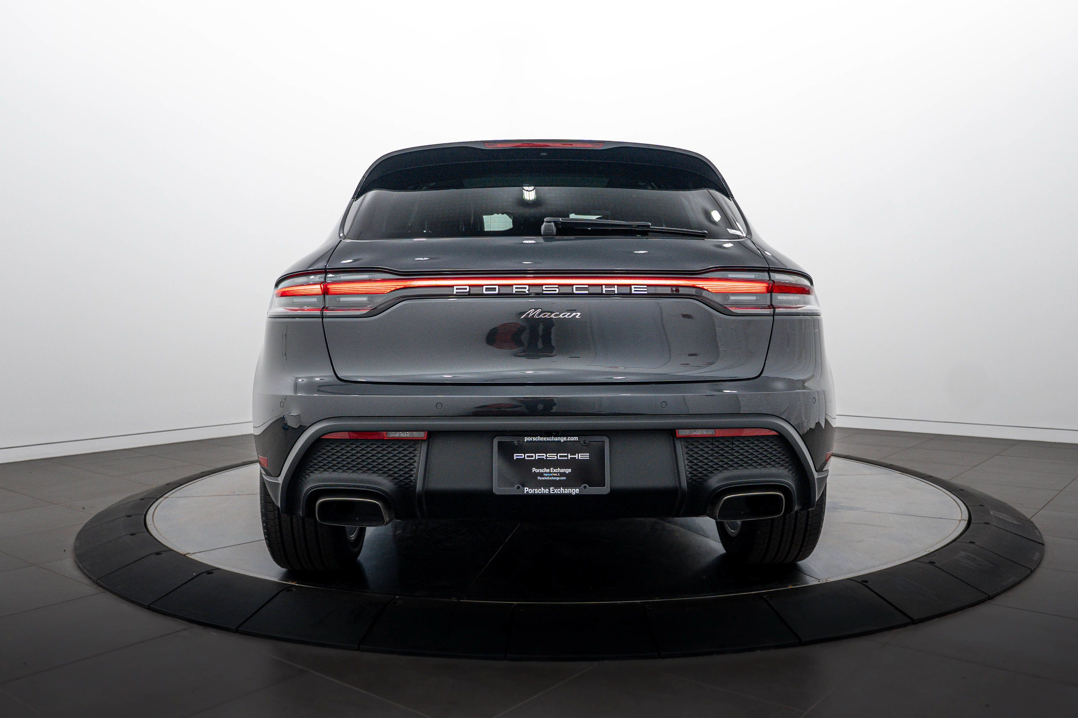 Certified 2026 Porsche Macan AWD/4WD image 6