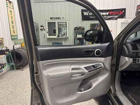 Used 2014 Toyota Tacoma 4x4 Access Cab V6 image 26