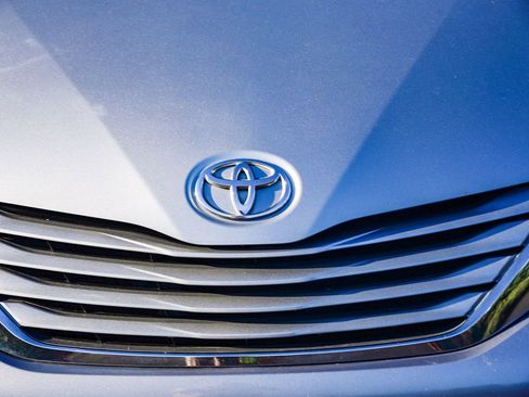 Certified 2017 Toyota Sienna LE image 13