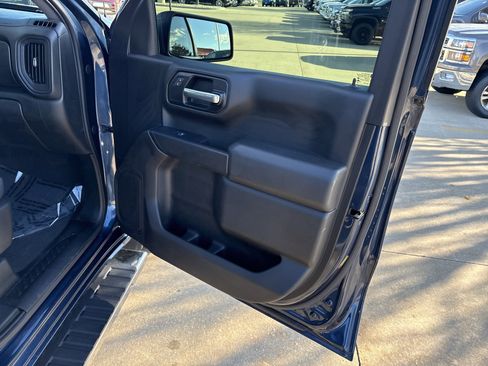 Used 2019 Chevrolet Silverado 1500 Custom w/ Custom Value Package image 17