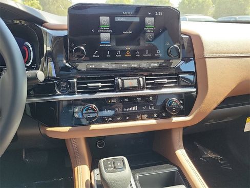 New 2025 Nissan Pathfinder Platinum image 9