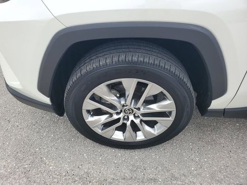 Used 2021 Toyota RAV4 Limited image 17