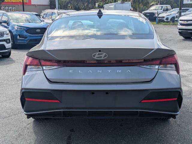 Used 2024 Hyundai Elantra SEL FWD image 5