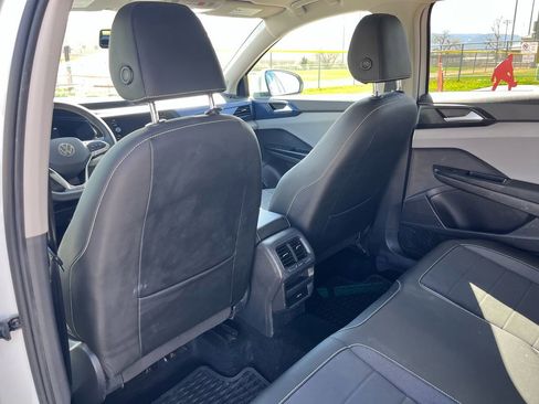 Used 2022 Volkswagen Taos SE image 17