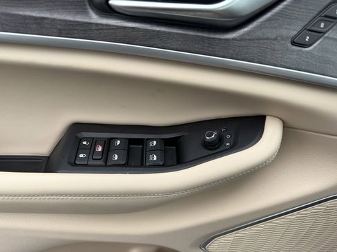 Used 2023 Jeep Grand Cherokee Limited w/ Luxury Tech Group II image 21