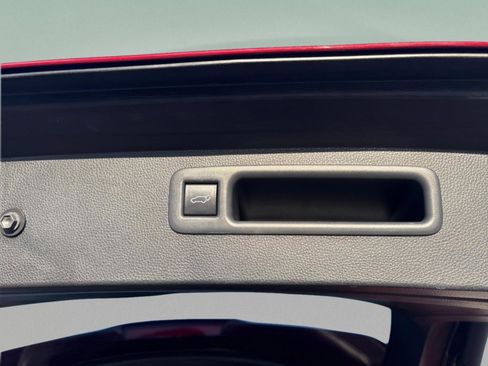 Used 2023 Toyota Highlander XSE image 28