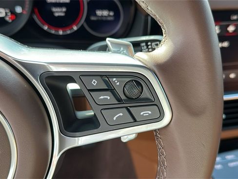 Used 2023 Porsche Cayenne image 13