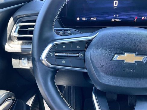 Used 2025 Chevrolet Traverse LT AWD/4WD image 19