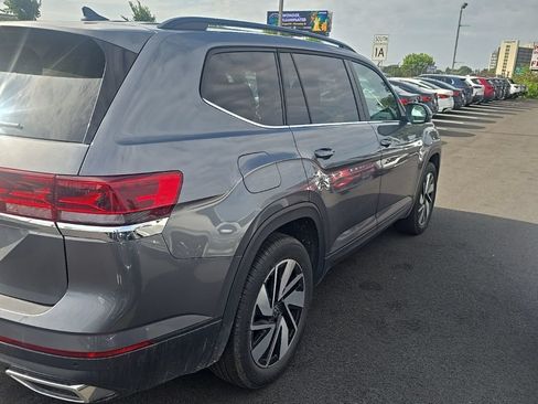 Used 2025 Volkswagen Atlas SE FWD image 3