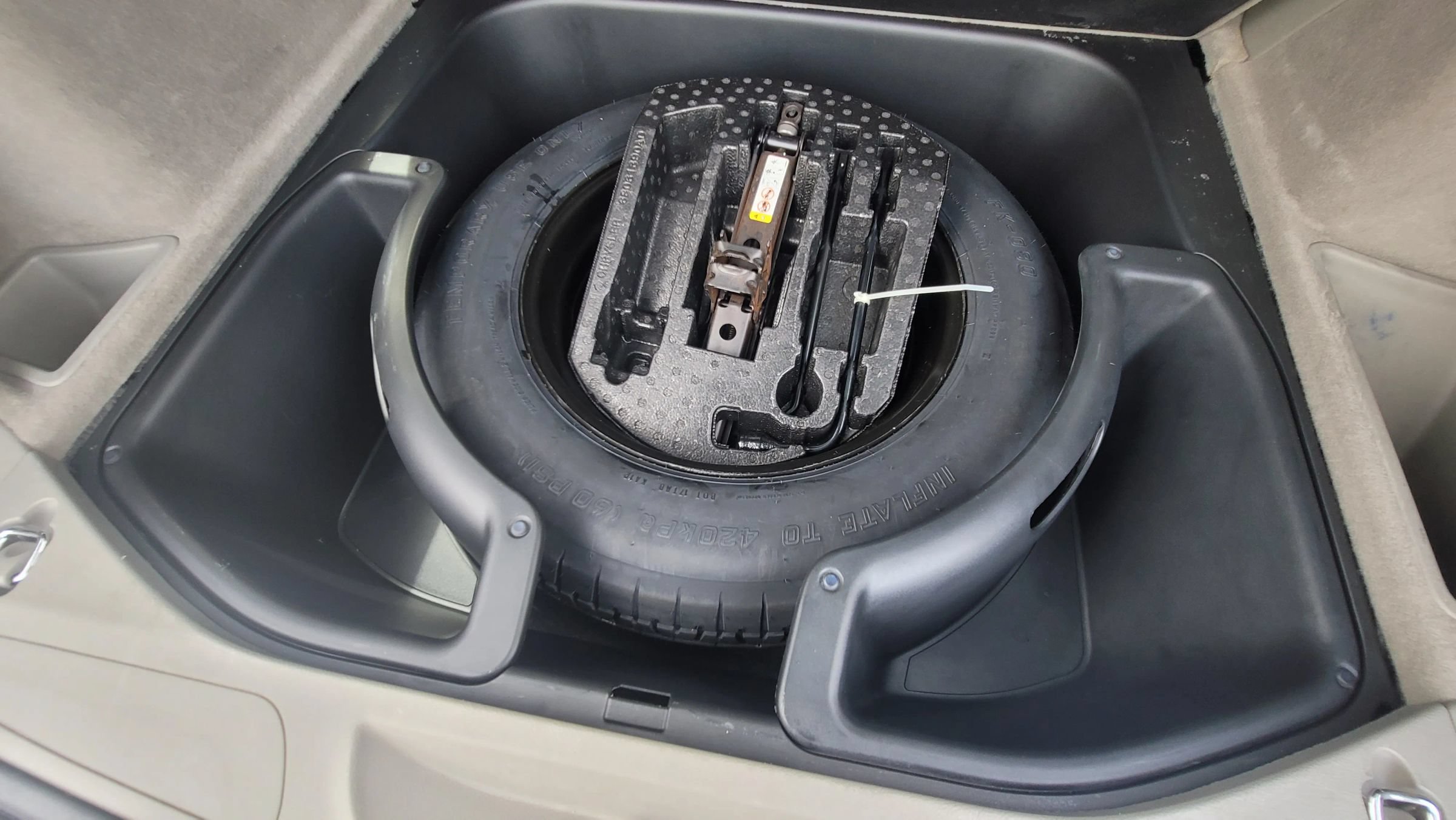 Used 2012 Jeep Grand Cherokee Laredo RWD image 21