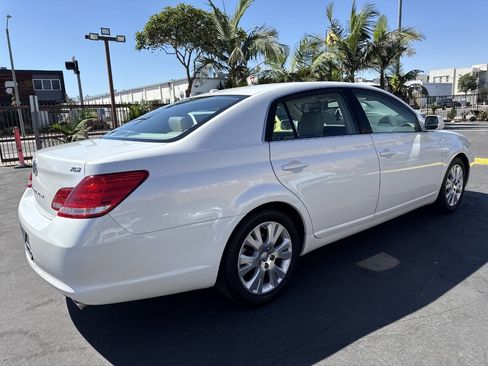 Used 2010 Toyota Avalon XLS image 5