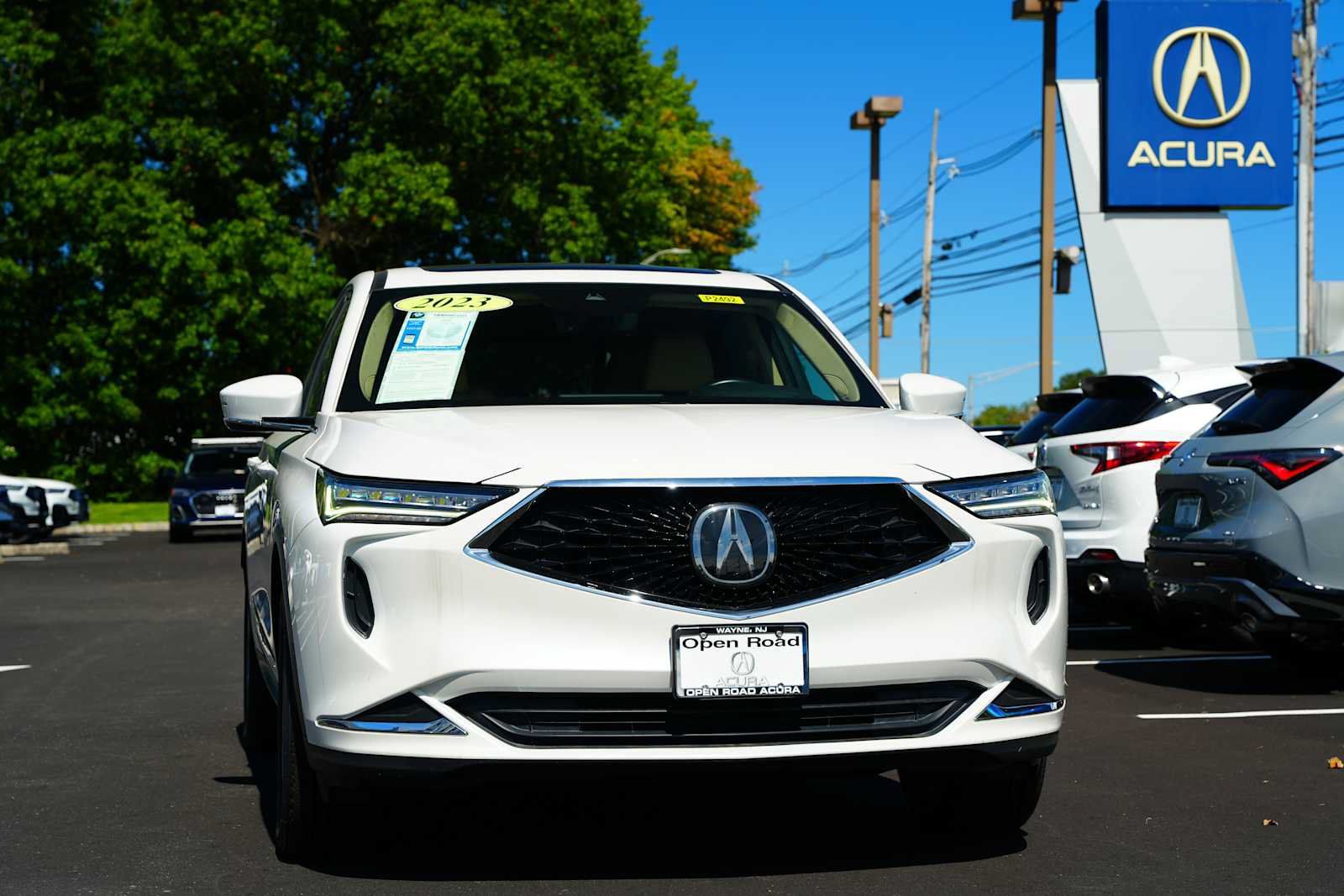Used 2023 Acura MDX SH-AWD image 2