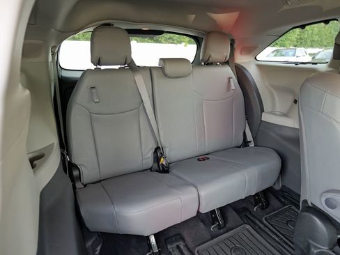 Used 2023 Toyota Sienna Limited AWD/4WD image 31