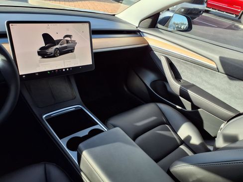 Used 2022 Tesla Model 3 Long Range image 3