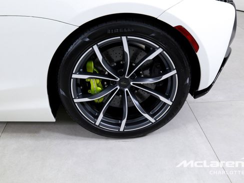 Used 2025 McLaren Artura Spider image 28