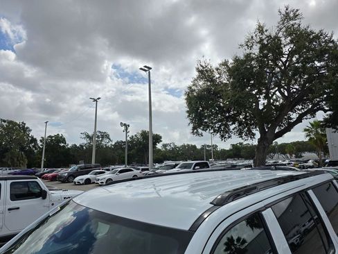 New 2025 Jeep Wagoneer L Series II w/ HD Trailer Tow Package w/25F image 12