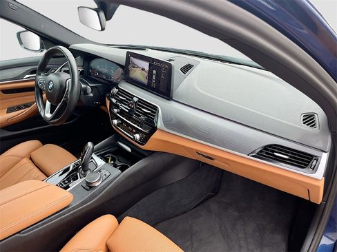 Used 2023 BMW 530i w/ Premium Package image 30