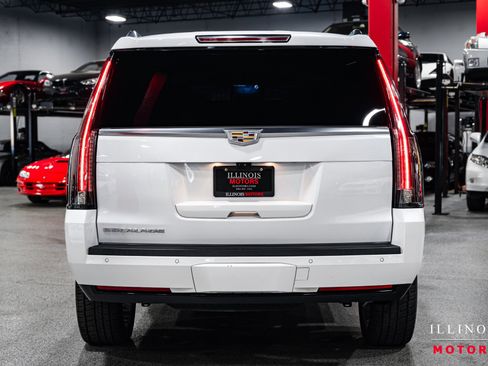 Used 2019 Cadillac Escalade Platinum image 4
