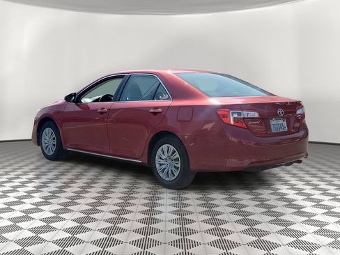 Used 2014 Toyota Camry LE FWD image 4